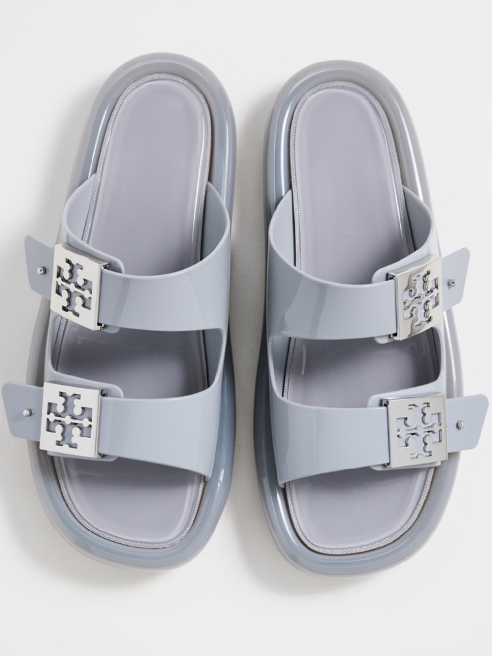 NWT Tory Burch Buckle Bubble Jelly Sandals in Light Grey/Silver Size 7